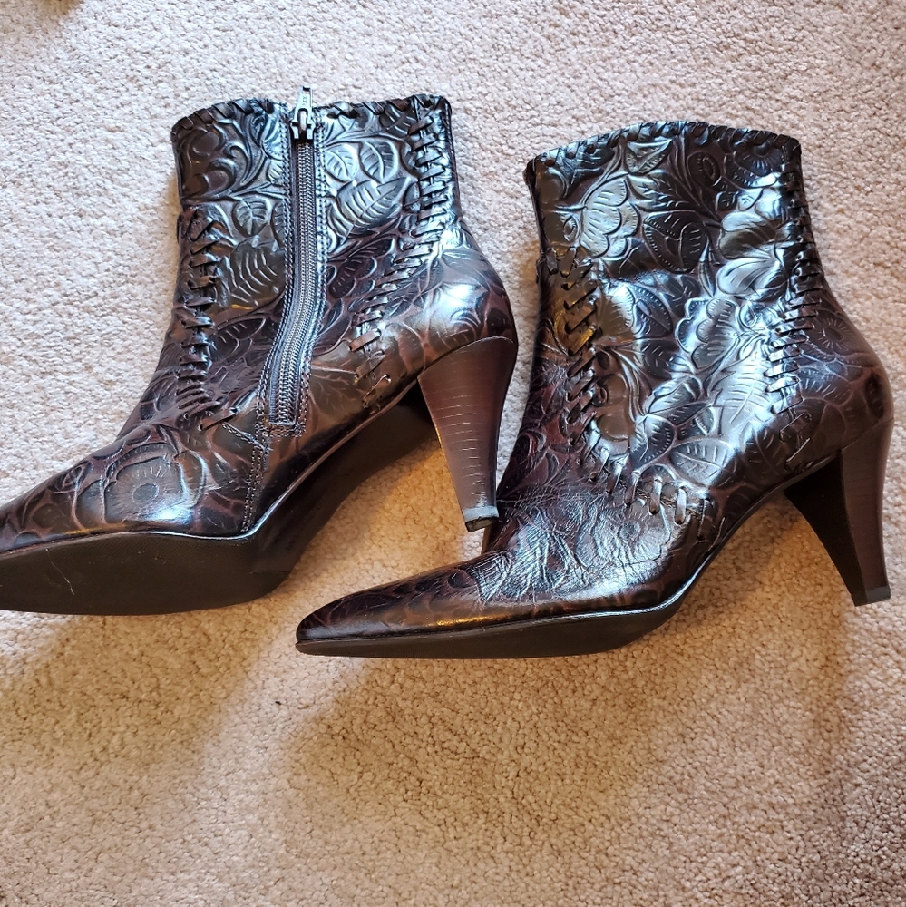 Women's Antonio Melani Pointed Toe Booties